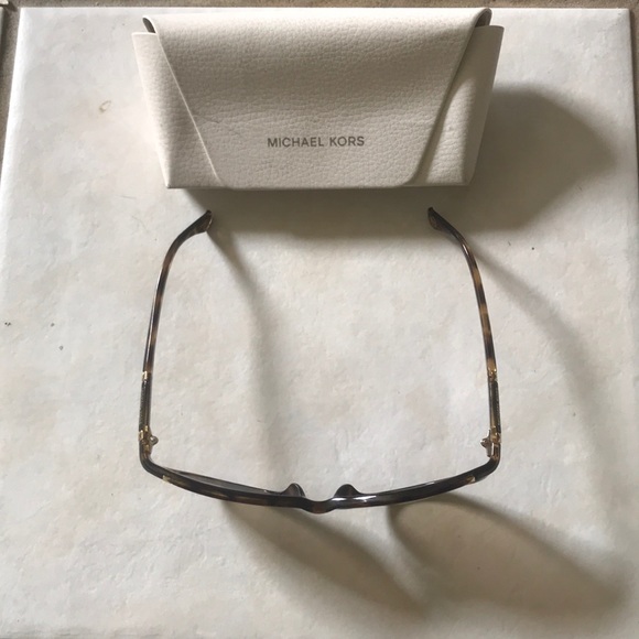 Sun Glasses - Picture 2 of 3